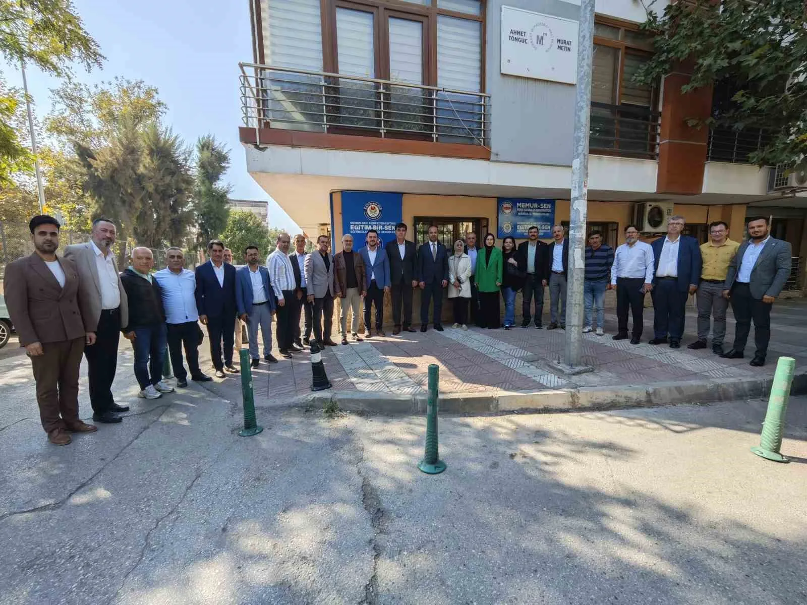 AK PARTİ GENEL MERKEZ TEŞKİLAT BAŞKANLIĞI TEŞKİLAT KOORDİNATÖRÜ SELİM GÜLTEKİN, MEMUR-SEN MANİSA İL TEMSİLCİLİĞİNİ ZİYARET EDEREK KAMU ÇALIŞANLARININ MALİ VE ÖZLÜK HAKLARIYLA İLGİLİ BEKLENTİLERİNİ DİNLEDİ.