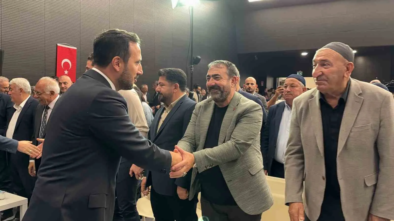 AK PARTİ İSTANBUL İL BAŞKANLIĞI TARAFINDAN DÜZENLENEN "İSTANBUL’U DİNLİYORUZ" BULUŞMALARININ ÜÇÜNCÜSÜ ARNAVUTKÖY’DE GERÇEKLEŞTİRİLDİ.