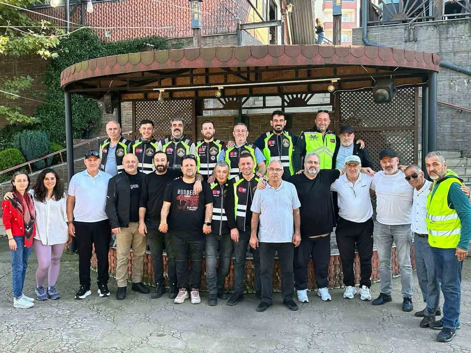 ZONGULDAK (İHA) - KARAELMAS MOTOSİKLET KULÜBÜ TARAFINDAN AZİZ ŞEHİTLER VE TRAFİK KAZALARINDA HAYATINI KAYBEDEN MOTOSİKLETÇİLER ANISINA GÜLÜÇ SOSYAL BELEDİYE TESİSLERİ’NDE MEVLİD-İ ŞERİF VE KUR’AN-I KERİM OKUNDU.