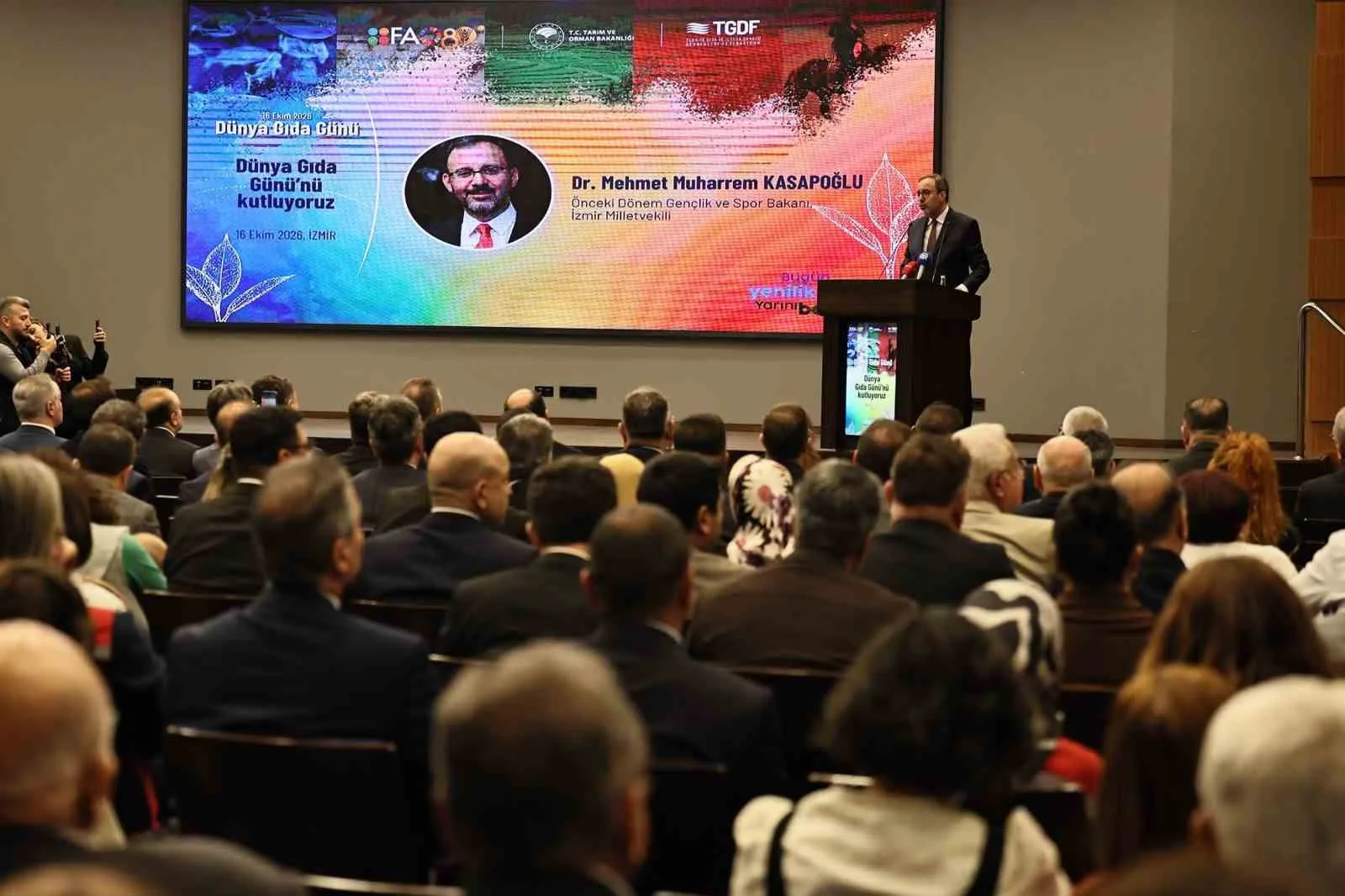 ÖNCEKİ DÖNEM GENÇLİK VE SPOR BAKANI, AK PARTİ İZMİR MİLLETVEKİLİ DR. MEHMET MUHARREM KASAPOĞLU, 16 EKİM DÜNYA GIDA GÜNÜ DOLAYISIYLA İZMİR TİCARET ODASINDA DÜZENLENEN ETKİNLİĞE KATILDI.