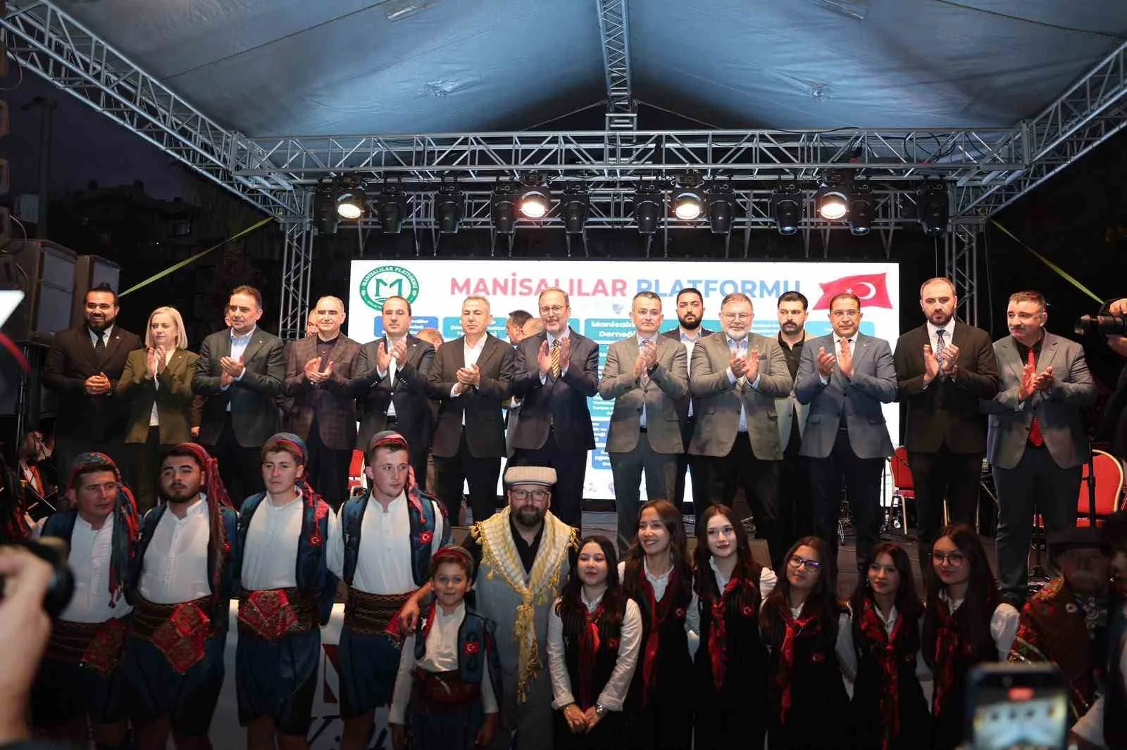PROGRAM SONUNDA TOPLU FOTOĞRAF ÇEKİMİ GERÇEKLEŞTİ.