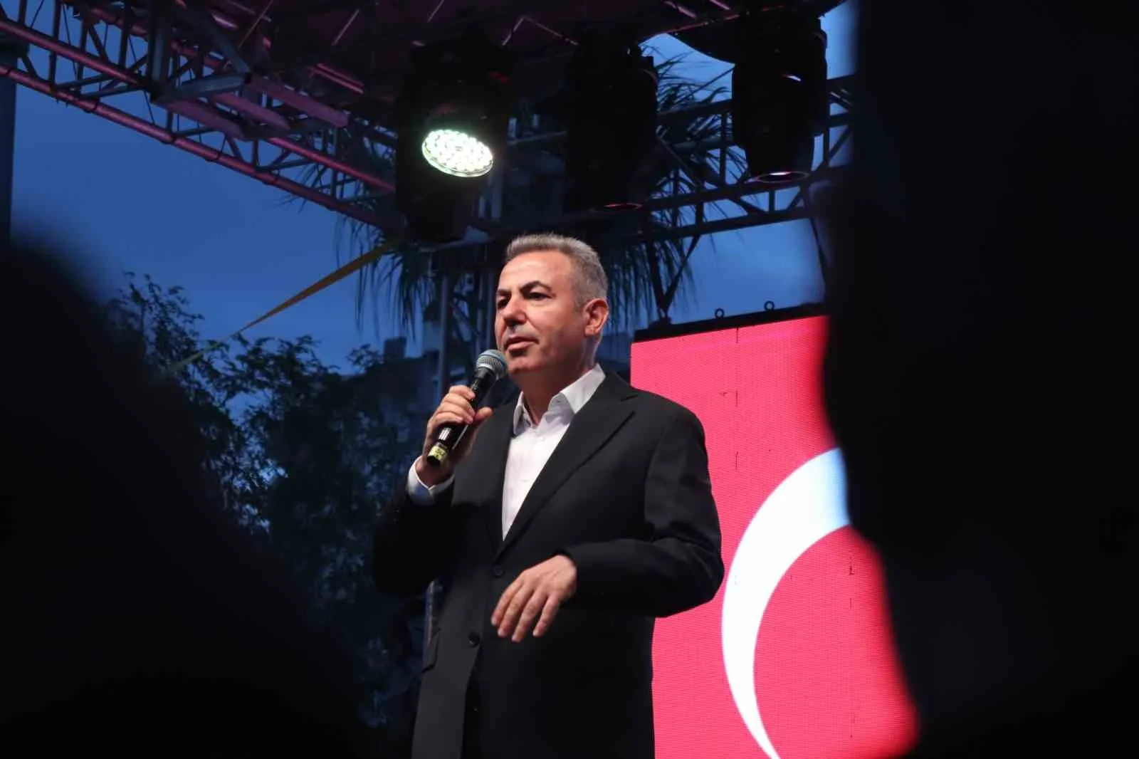 İZMİR VALİSİ ELBAN KONUŞMA YAPTI