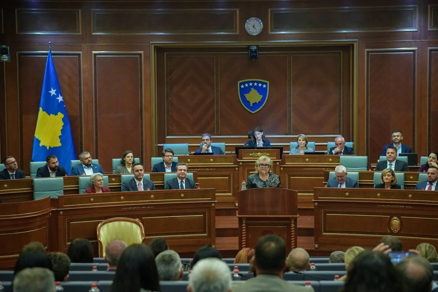 KOSOVA MECLİSİNDE YAPILAN OYLAMA SONUCU KOSOVA BİLİMLER VE SANATLAR AKADEMİSİ BAŞKANI 73 YAŞINDAKİ JUSTİNA SHİROKA PULA ÜLKENİN YENİ CUMHURBAŞKANI SEÇİLDİ.