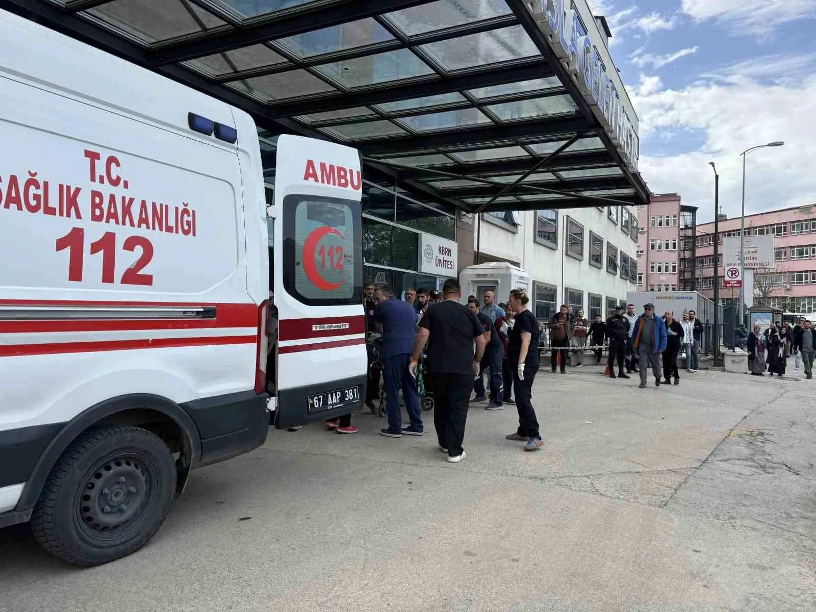 YAKLAŞIK 1.5 SAAT SÜREN ÇALIŞMA SONUCU EKİPLER MURAT KAYA’NIN CANSIZ BEDENİNE ULAŞARAK BULUNDUĞU YERDEN ÇIKARARAK ATATÜRK DEVLET HASTANESİ MORGUNA SEVK EDİLDİ.