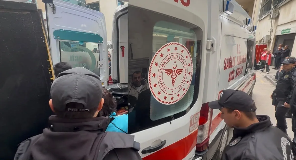 YAKLAŞIK 1.5 SAAT SÜREN ÇALIŞMA SONUCU EKİPLER MURAT KAYA’NIN CANSIZ BEDENİNE ULAŞARAK BULUNDUĞU YERDEN ÇIKARARAK ATATÜRK DEVLET HASTANESİ MORGUNA SEVK EDİLDİ.