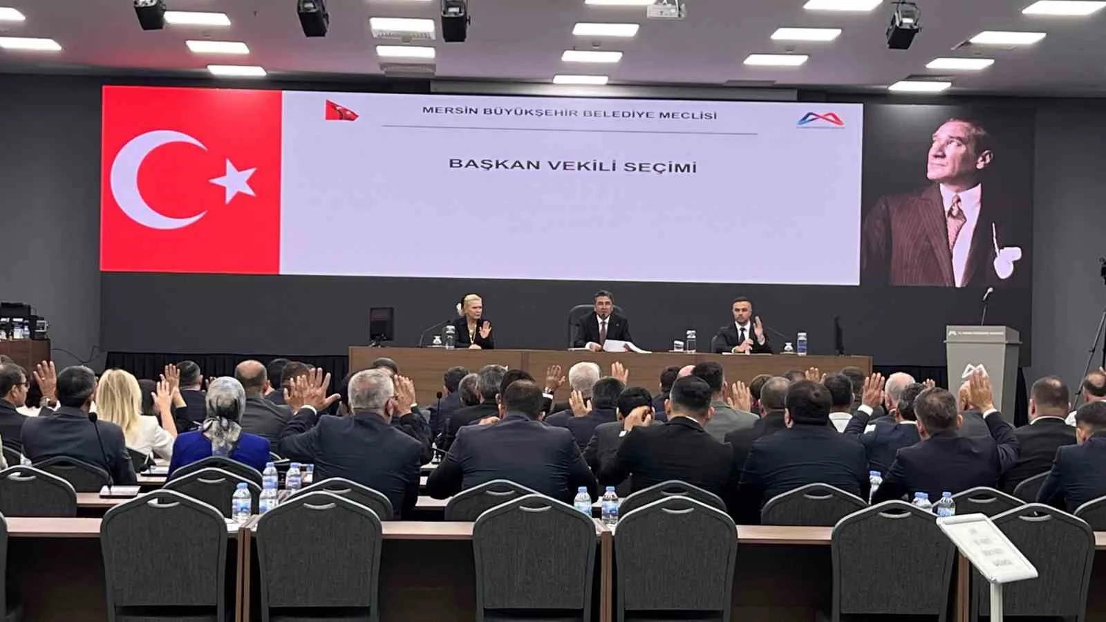 BELEDİYE MECLİSİNDE BAŞKANVEKİLLİĞİ SEÇİMİ YAPILDI