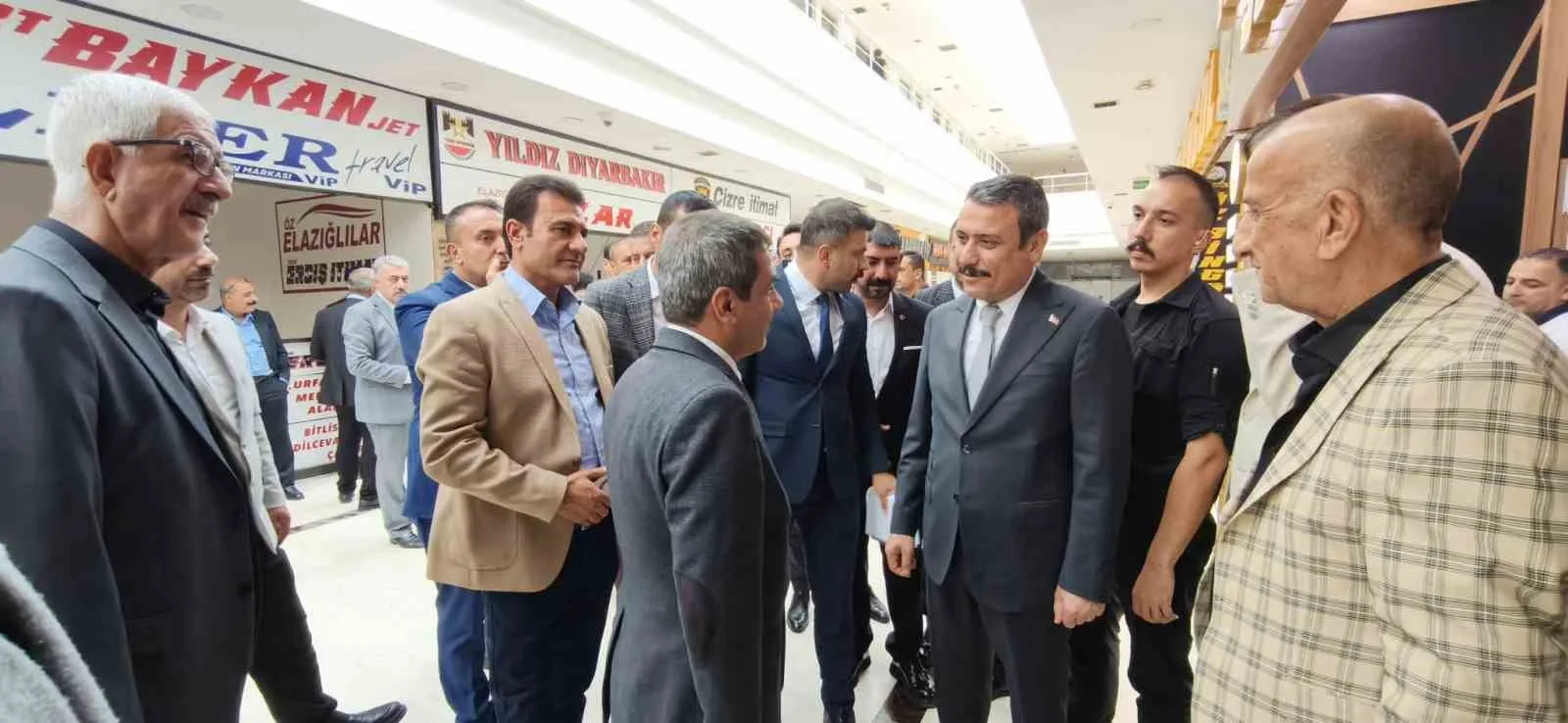 MİLLİYETÇİ HAREKET PARTİSİ (MHP) DİYARBAKIR İL BAŞKANI HASAN ÖZCOŞKUN VE BERABERİNDEKİ İL YÖNETİM KURULU ÜYELERİ, DİYARBAKIR ŞEHİRLERARASI OTOBÜS TERMİNALİNİ ZİYARET EDEREK SEYAHAT FİRMALARININ TEMSİLCİLERİYLE BİR ARAYA GELDİ.