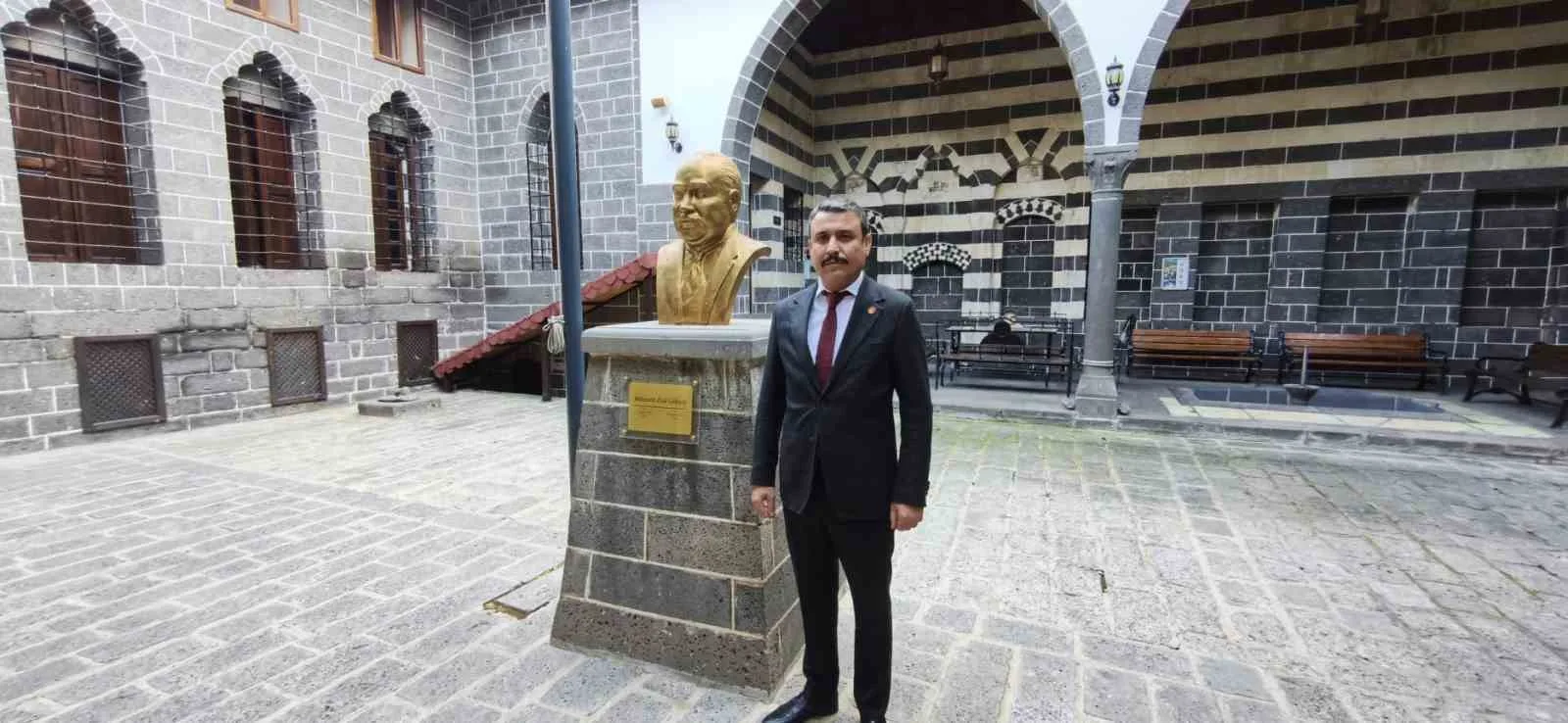 MHP DİYARBAKIR İL BAŞKANI HASAN ÖZCOŞKUN, TÜRK MİLLİYETÇİLİĞİNİN ÖNEMLİ FİKİR ÖNCÜLERİNDEN, DİYARBAKIRLI YAZAR ZİYA GÖKALP’İ VEFAT YIL DÖNÜMÜNDE ANDI