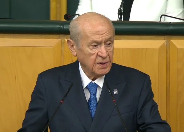 MİLLİYETÇİ HAREKET PARTİSİ GENEL BAŞKANI DEVLET BAHÇELİ, "BİZİM ARZUMUZ VE TERCİHİMİZ, YUNAN-RUM EKSENİNİN GEREKSİZ ÇUVALLARDAN VE HUSUMETLERDEN UZAKLAŞMASI, DİYALOG VE DİPLOMASİYLE SORUNLARINI ÇÖZME İRADESİ SERGİLEMESİDİR. ATİNA'DAKİ ACEMİ SİYASETÇİLER, TÜRKİYE'NİN BESLEYECEĞİ SAYGI VE DOSTLUĞUN İSRAİL'İN SATACAĞI SİLAH VE MÜHİMMATINDAN DAHA GÜÇLÜ OLDUĞUNU ARTIK İDRAK ETMELİDİR" DEDİ.
