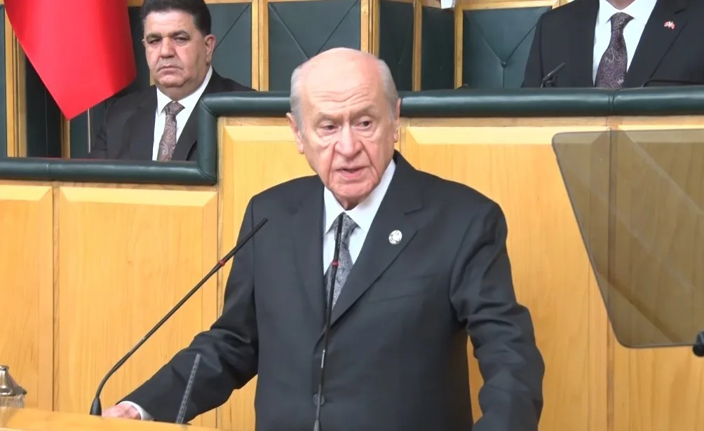 MİLLİYETÇİ HAREKET PARTİSİ (MHP) GENEL BAŞKANI DEVLET BAHÇELİ, "BUNUN İÇİN DİYORUZ Kİ BİRLEŞMİŞ MİLLETLERİN SİYASİ MERKEZİ NEW YORK İSE ADALET MERKEZİ ANKARA’DIR. BU DOĞRULTUDA TÜRKİYE, BİRLEŞMİŞ MİLLETLER BÜNYESİNDE İNSANLIK DEĞERLERİNİ, HUKUKU VE ADALETİ ESAS ALAN BİR REFORM ANLAYIŞIYLA, MESULİYET DUYGUSUNA SAHİP ÜLKELERE ÖNCÜLÜK EDEBİLECEKTİR" DEDİ.