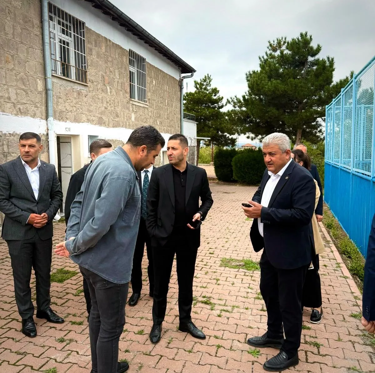 MHP MELİKGAZİ İLÇE BAŞKANI MURAT TİTİZBAŞ, ÜLKÜ OCAKLARI KAYSERİ İL BAŞKANI HALİT YAĞMUR VE BERABERİNDEKİ YÖNETİM KURULU ÜYELERİ, MİMARSİNAN MAHALLESİ’NDE VATANDAŞLARLA BİR ARAYA GELEREK TALEP VE SORUNLARI YERİNDE DİNLEDİ.
