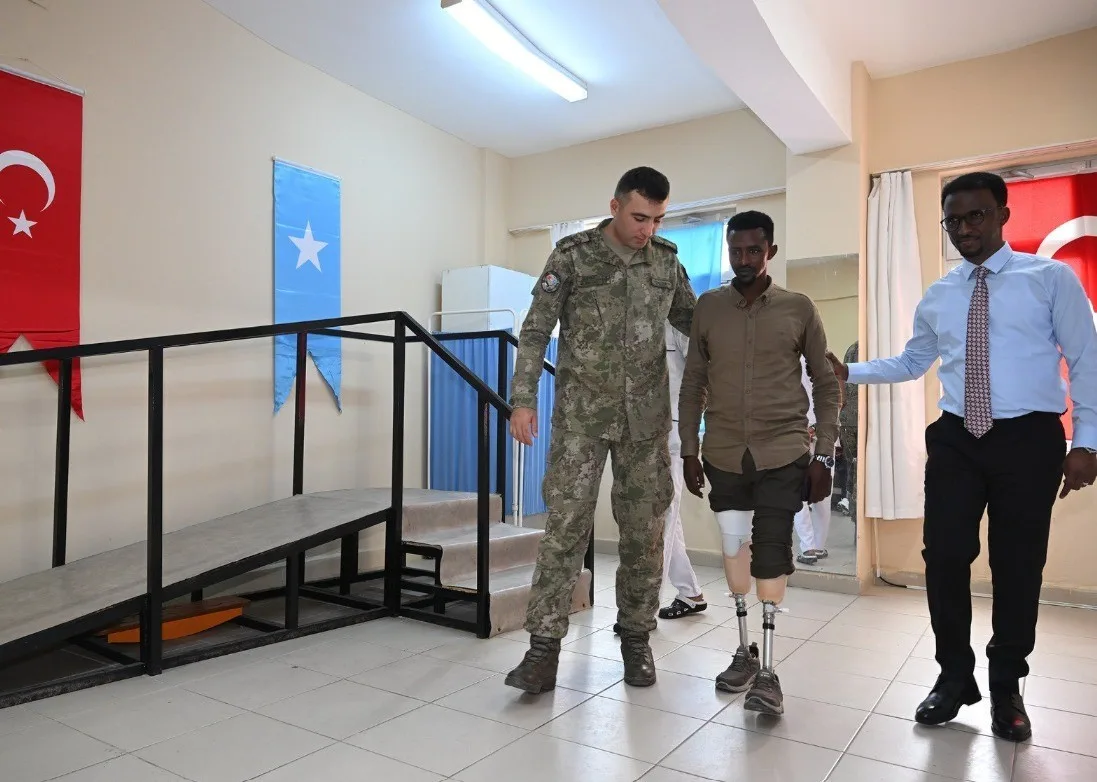 MİLLİ SAVUNMA BAKANLIĞI (MSB), SOMALİ RECEP TAYYİP ERDOĞAN EĞİTİM VE ARAŞTIRMA HASTANESİNE PROTEZ BACAK YARDIMI PROJESİ GERÇEKLEŞTİRİLDİĞİNİ DUYURDU.