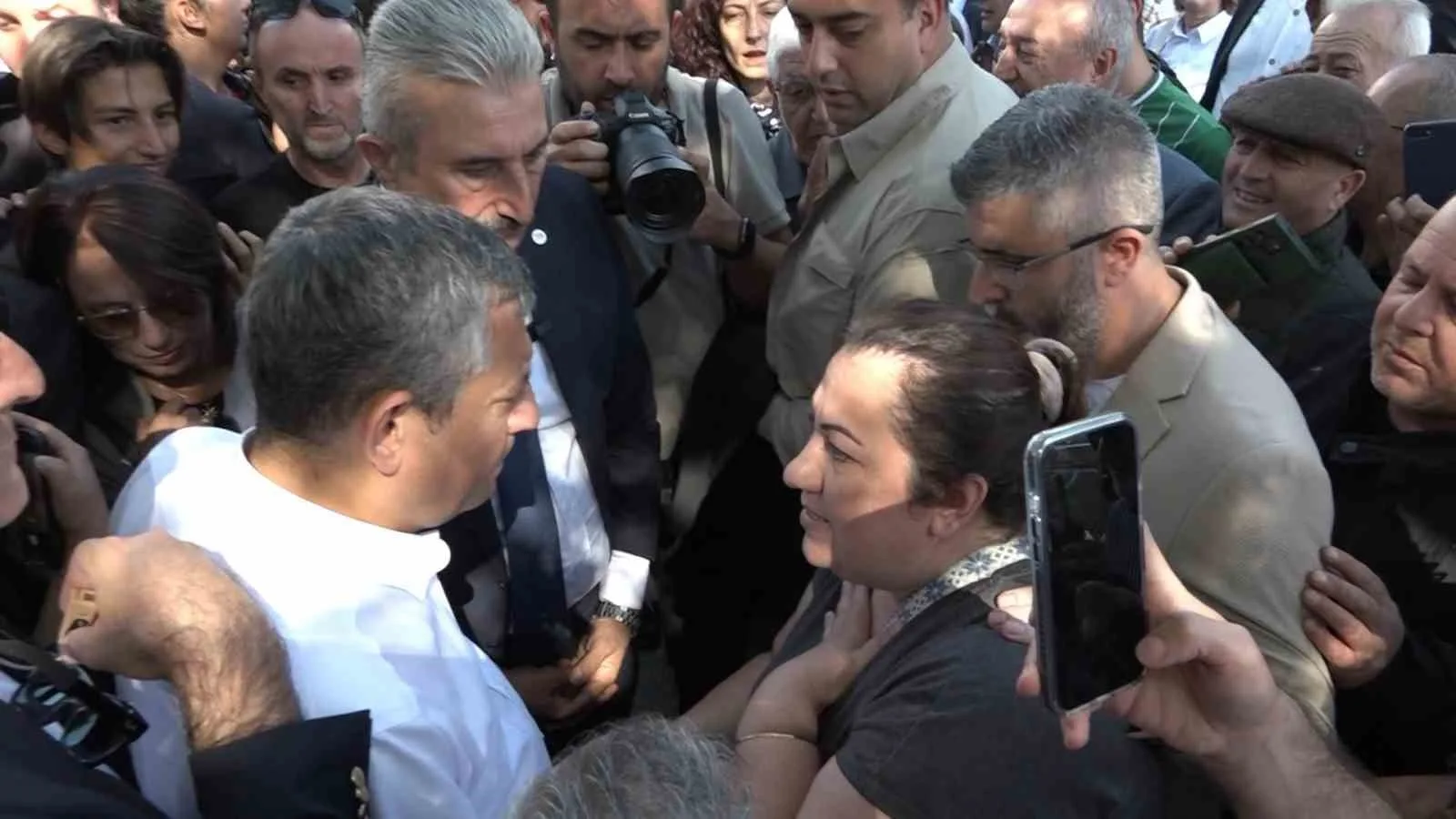 YENİ PARTİ GENEL BAŞKANI ÖZGÜR ÖZEL,  BURSA’DA ÇİFTÇİLERLE BİR ARAYA GELDİ