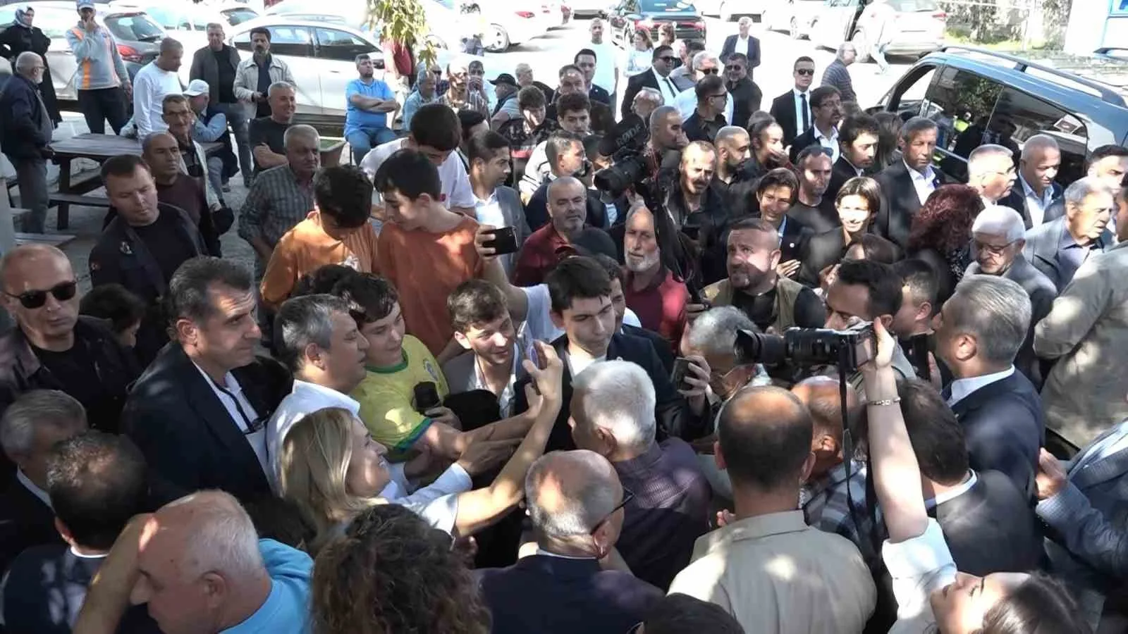 YENİ PARTİ GENEL BAŞKANI ÖZGÜR ÖZEL,  BURSA’DA ÇİFTÇİLERLE BİR ARAYA GELDİ