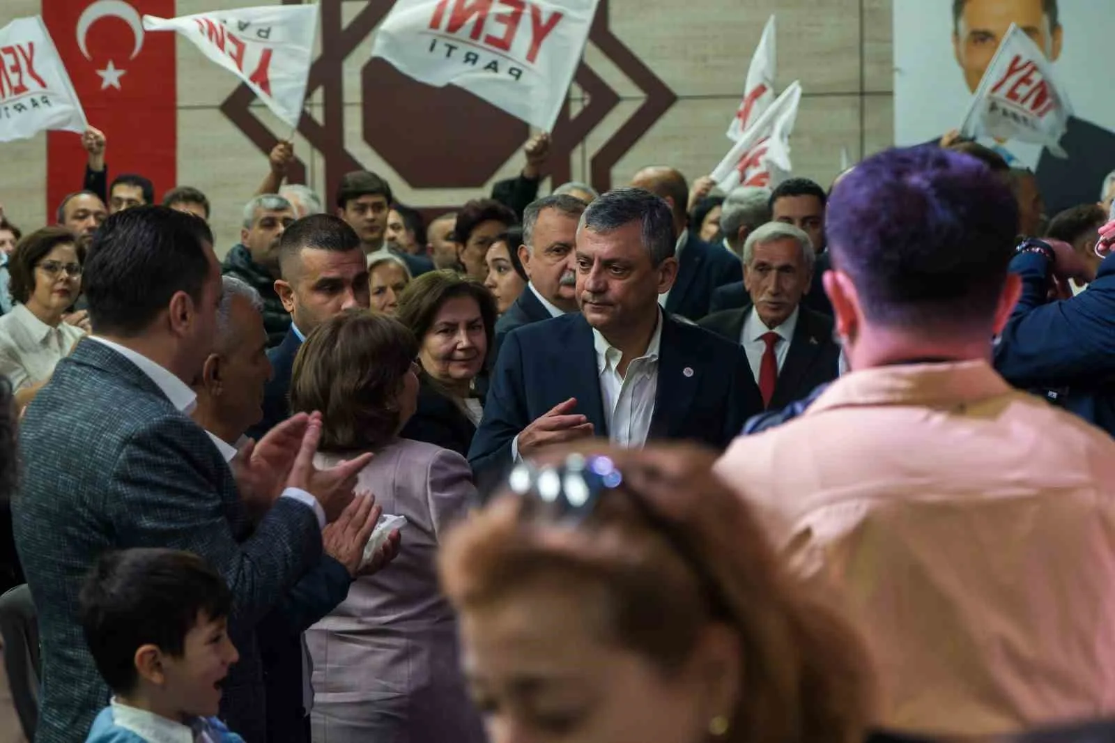 YENİ PARTİ GENEL BAŞKANI ÖZGÜR ÖZEL, MEMLEKETİ MANİSA’DA PARTİSİNİN 1. OLAĞAN KONGRESİ’NE KATILDI.