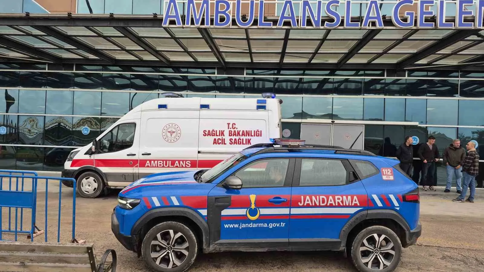 ZONGULDAK'TA RUHSATSIZ OLARAK İŞLETİLEN MADEN OCAĞINDA MEYDANA GELEN GÖÇÜKTE KALAN 51 YAŞINDAKİ MUHAMMET ÇELİK, KALDIRILDIĞI HASTANEDE TÜM MÜDAHALELERE RAĞMEN HAYATINI KAYBETTİ.