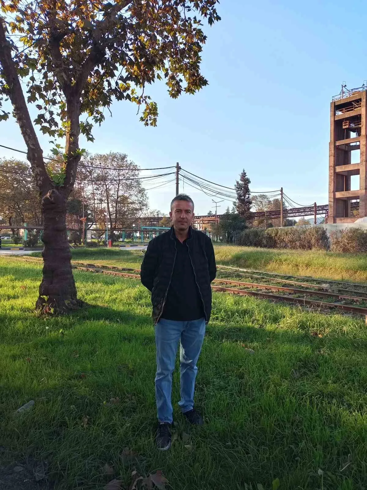 ZONGULDAK (İHA) - ZONGULDAK’IN ALAPLI İLÇESİNDE 2023 YILINDA MEYDANA GELEN SEL FELAKETİNİN ARDINDAN EVİ HASAR GÖREN VE TAHLİYE EDİLEN CEVDET YILMAZ, YAKLAŞIK 3 YILDIR KİRADA YAŞADIĞINI BELİRTEREK BARINMA SORUNUNA ÇÖZÜM BULUNMASINI İSTEDİ.