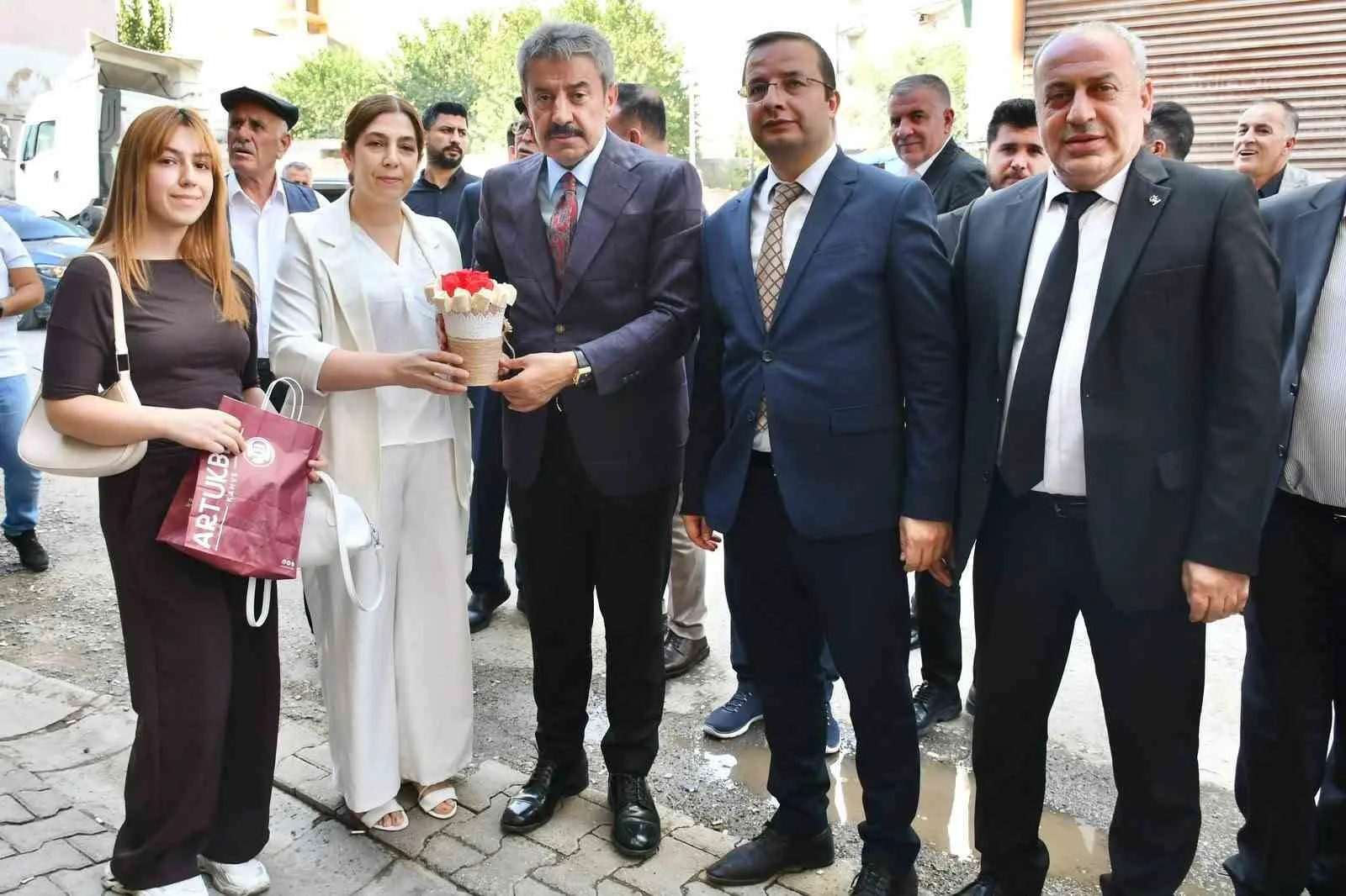 AK PARTİ ŞIRNAK MİLLETVEKİLİ ARSLAN TATAR, CİZRE BULMUŞLAR KÖYÜ SOSYAL YARDIMLAŞMA VE DAYANIŞMA DERNEĞİNDE KÖY SAKİNLERİYLE BİR ARAYA GELEREK "MİLLİ DAYANIŞMA, KARDEŞLİK VE DEMOKRASİ" SÜRECİNE İLİŞKİN ÖNEMLİ MESAJLAR VERDİ