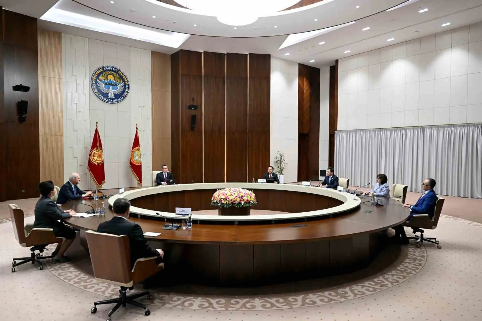TBMM BAŞKANI KURTULMUŞ, KIRGIZİSTAN CUMHURBAŞKANI CAPAROV TARAFINDAN KABUL EDİLDİ