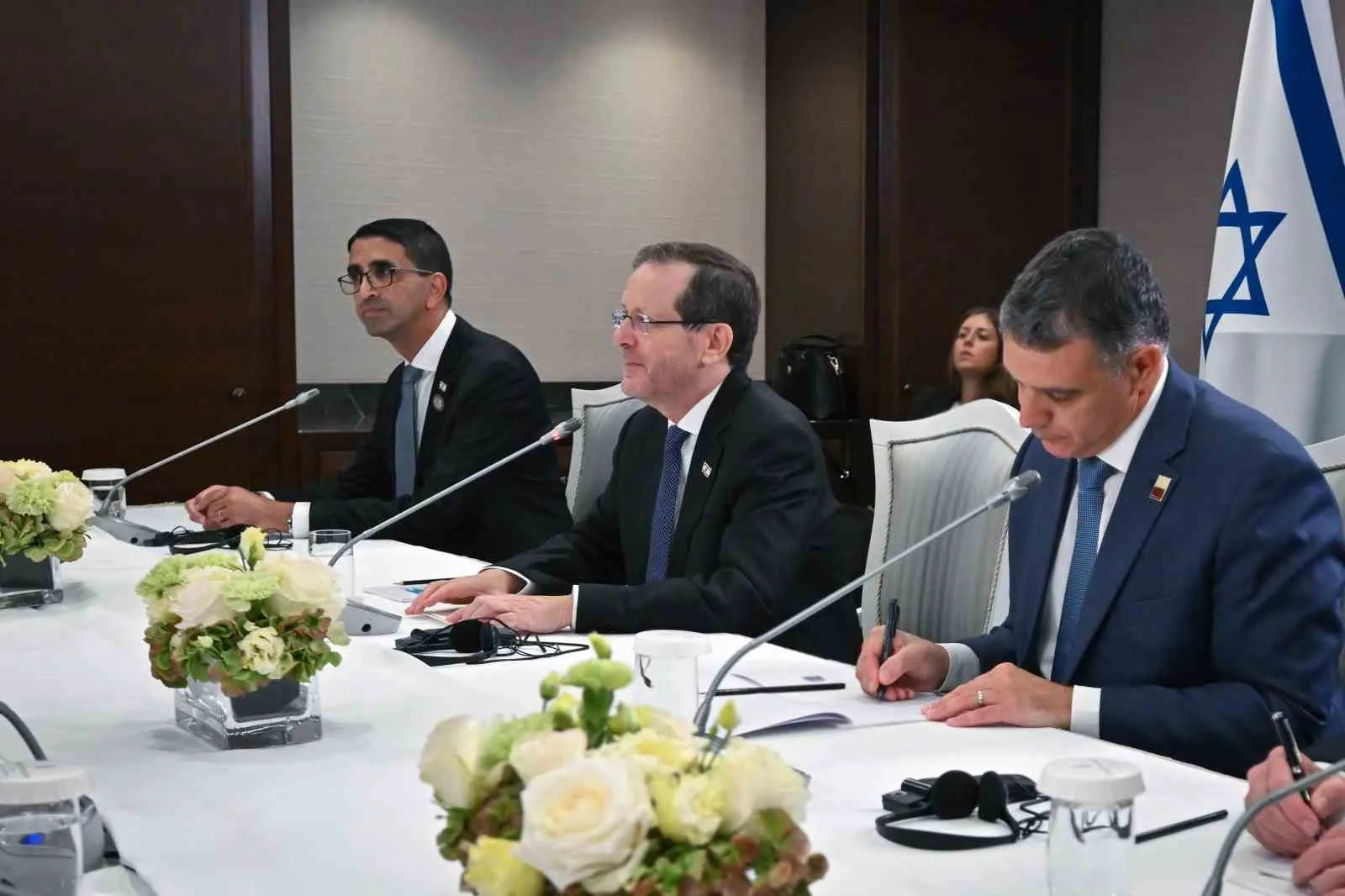 KAZAKİSTAN CUMHURBAŞKANI KASIM CÖMERT TOKAYEV, AZERBAYCAN'IN BAŞKENTİ BAKÜ'DE İSRAİL CUMHURBAŞKANI ISAAC HERZOG İLE GÖRÜŞTÜ