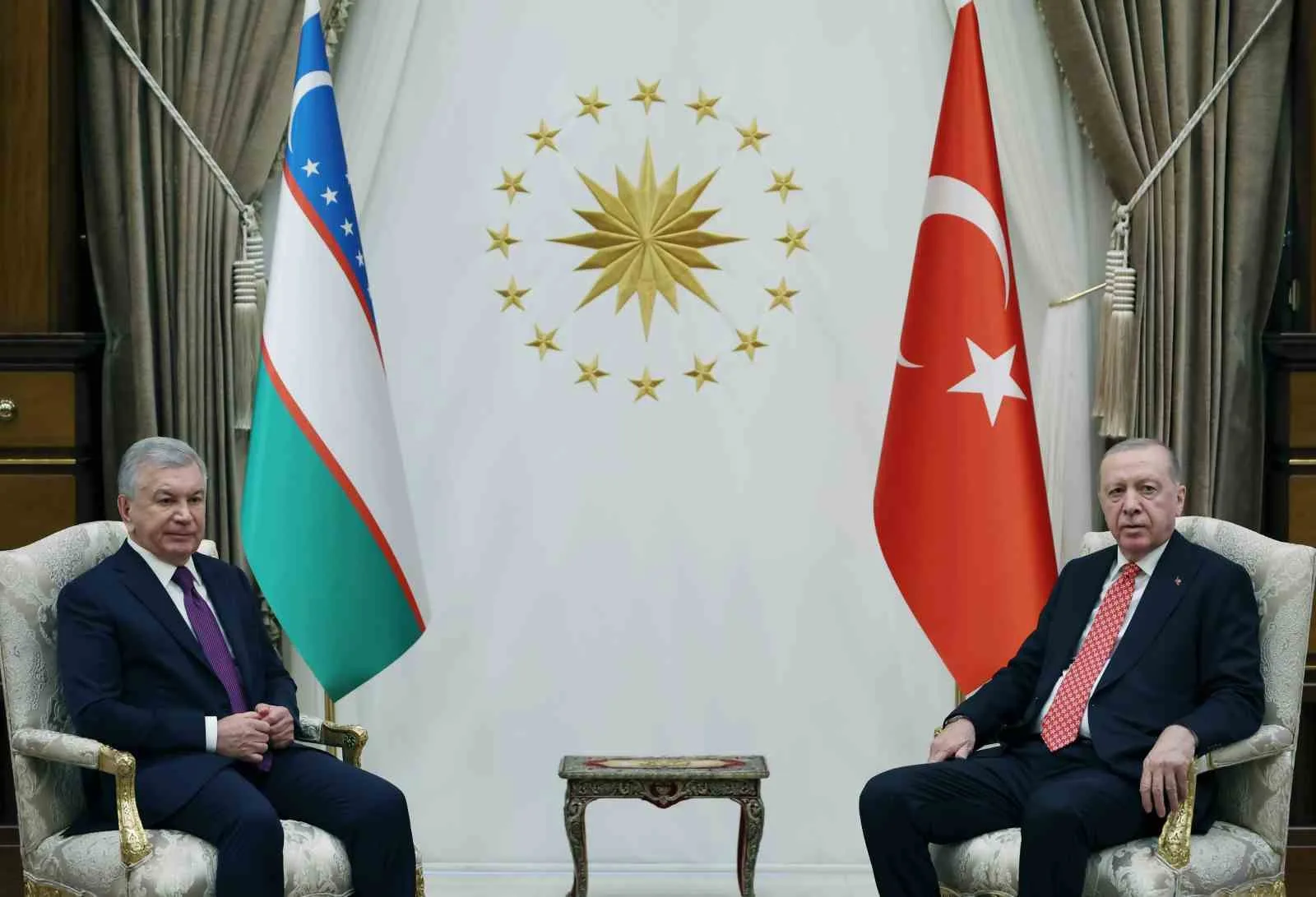 CUMHURBAŞKANI RECEP TAYYİP ERDOĞAN, ÖZBEKİSTAN CUMHURBAŞKANI ŞEVKET MİRZİYOYEV İLE BİR ARAYA GELDİ. GÖRÜŞMENİN ARDINDAN İKİ ÜLKE ARASINDA 5 ANLAŞMA İMZALANDI.
