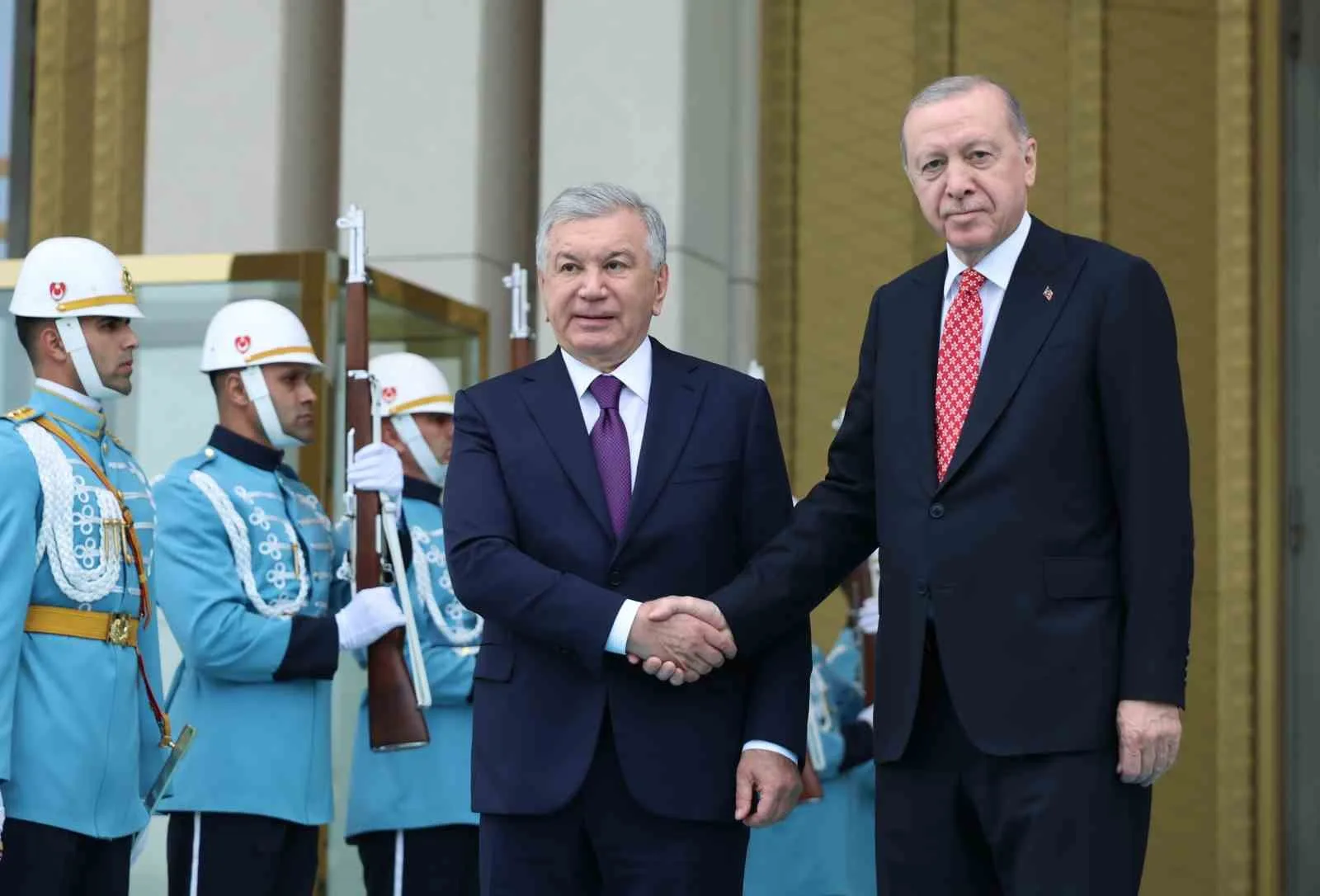 CUMHURBAŞKANI RECEP TAYYİP ERDOĞAN, ÖZBEKİSTAN CUMHURBAŞKANI ŞEVKET MİRZİYOYEV İLE BİR ARAYA GELDİ. GÖRÜŞMENİN ARDINDAN İKİ ÜLKE ARASINDA 5 ANLAŞMA İMZALANDI.