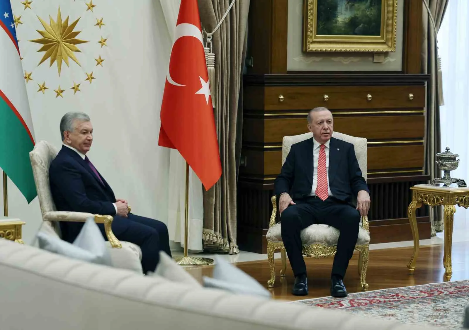 CUMHURBAŞKANI RECEP TAYYİP ERDOĞAN, ÖZBEKİSTAN CUMHURBAŞKANI ŞEVKET MİRZİYOYEV İLE BİR ARAYA GELDİ. GÖRÜŞMENİN ARDINDAN İKİ ÜLKE ARASINDA 5 ANLAŞMA İMZALANDI.