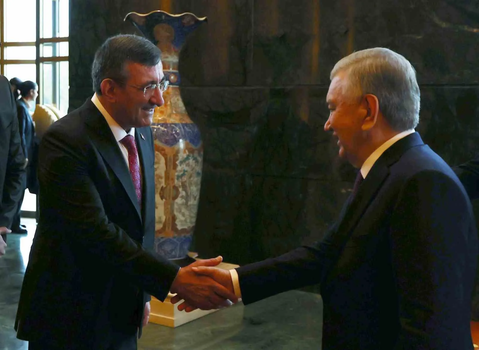 CUMHURBAŞKANI RECEP TAYYİP ERDOĞAN, ÖZBEKİSTAN CUMHURBAŞKANI ŞEVKET MİRZİYOYEV İLE BİR ARAYA GELDİ. GÖRÜŞMENİN ARDINDAN İKİ ÜLKE ARASINDA 5 ANLAŞMA İMZALANDI.