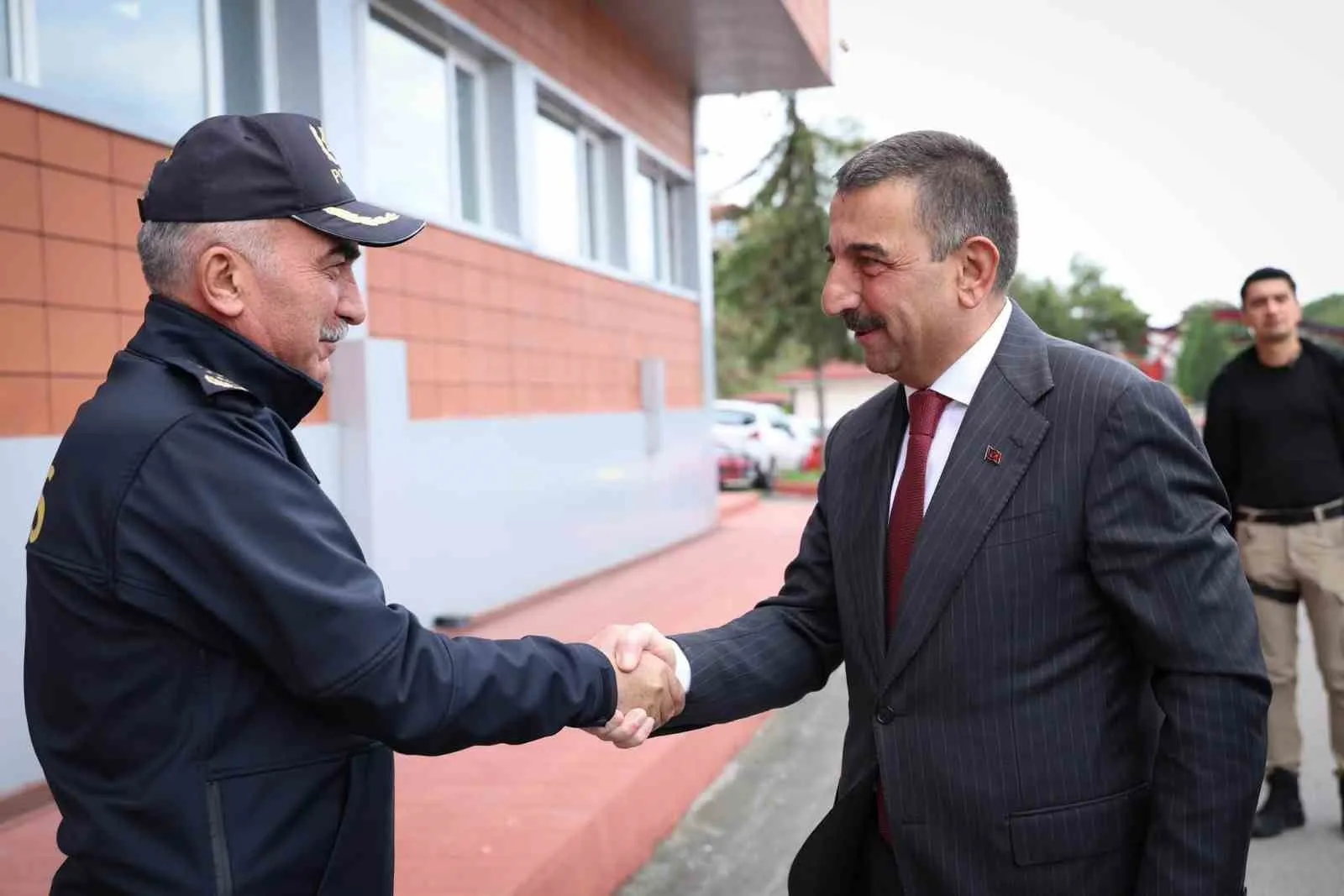 VALİ HACIBEKTAŞOĞLU’NDAN EMNİYET MÜDÜRÜ KABA’YA HAYIRLI OLSUN ZİYARETİ