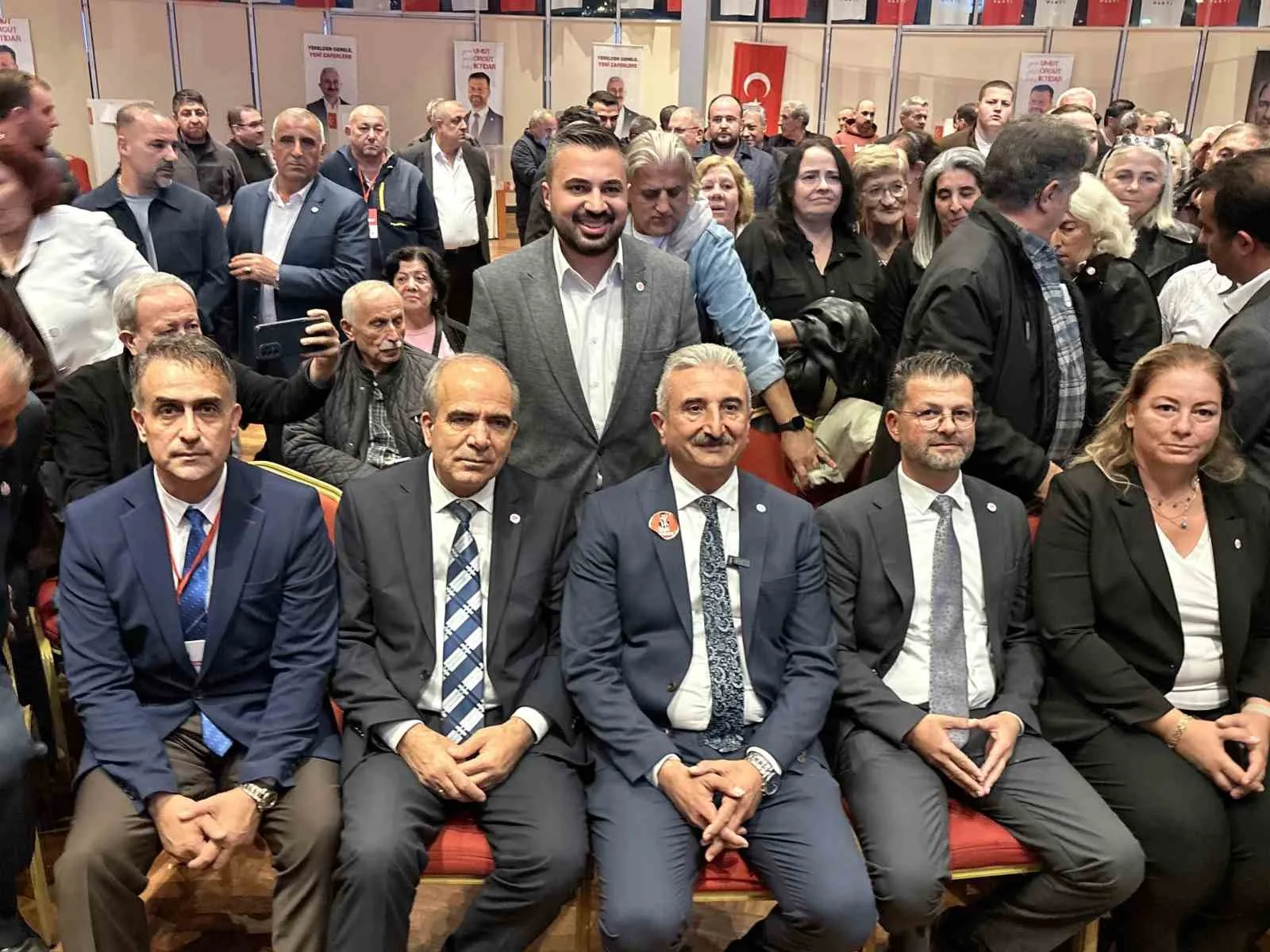 YENİ PARTİ BURSA İL BAŞKANLIĞI SEÇİMİNDE MEVCUT BAŞKAN NİHAT YEŞİLTAŞ İLE ÖZGÜR ŞAHİN YARIŞTI. OYLAMANIN TAMAMLANMASININ ARDINDAN SANDIKTAN BİRİNCİ ÇIKAN YEŞİLTAŞ, YENİDEN İL BAŞKANI SEÇİLDİ.