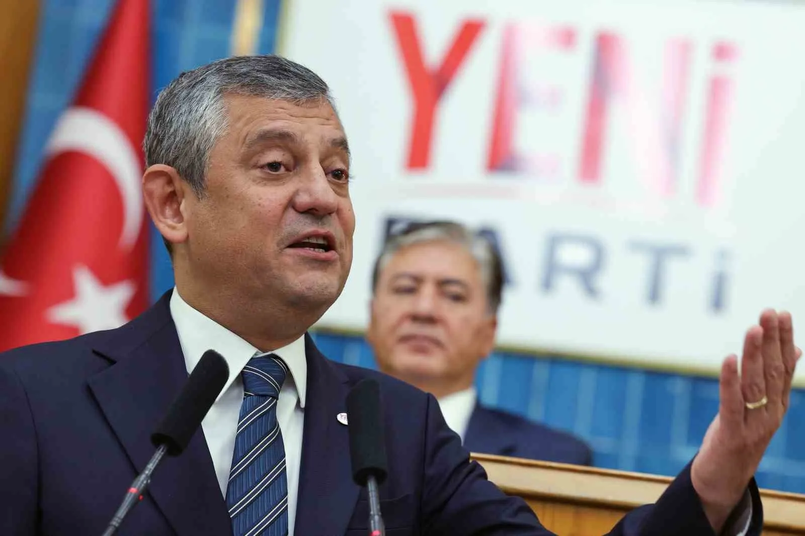 YENİ PARTİ GENEL BAŞKANI ÖZGÜR ÖZEL, "BUGÜN İTİBARİYLE YENİ PARTİ'NİN ÜYE SAYISI BU SABAH 753 BİNE ULAŞTI. ÜYE SAYIMIZ HIZLA ARTMAYA DEVAM EDİYOR" DEDİ.