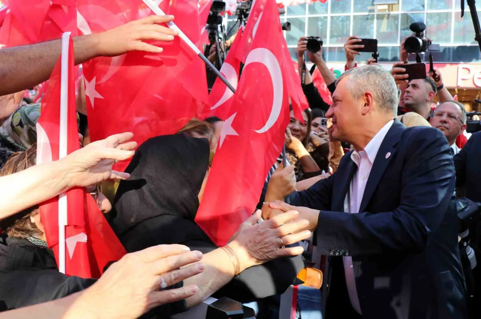 YENİ PARTİ GENEL BAŞKANI ÖZGÜR ÖZEL