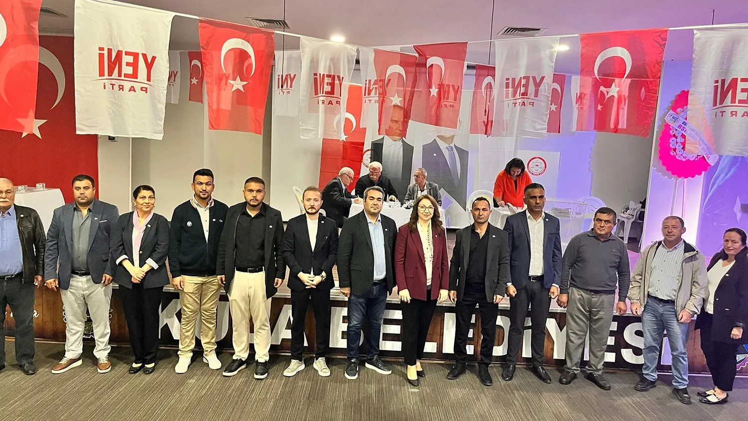 YENİ PARTİ KULA İLÇE TEŞKİLATI’NIN 1. OLAĞAN KONGRESİ, YUNUS EMRE KÜLTÜR MERKEZİ’NDE GERÇEKLEŞTİRİLDİ. TEK LİSTEYLE GİDİLEN KONGREDE MEVCUT İLÇE BAŞKANI ESEN ÇINAR, DELEGELERİN KULLANDIĞI OYLARIN TAMAMINI ALARAK YENİDEN İLÇE BAŞKANLIĞINA SEÇİLDİ.