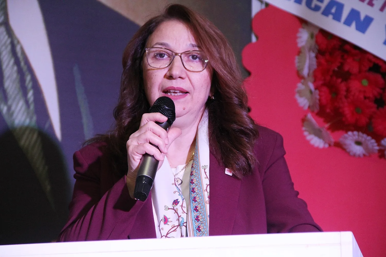 YENİ PARTİ KULA İLÇE TEŞKİLATI’NIN 1. OLAĞAN KONGRESİ, YUNUS EMRE KÜLTÜR MERKEZİ’NDE GERÇEKLEŞTİRİLDİ. TEK LİSTEYLE GİDİLEN KONGREDE MEVCUT İLÇE BAŞKANI ESEN ÇINAR, DELEGELERİN KULLANDIĞI OYLARIN TAMAMINI ALARAK YENİDEN İLÇE BAŞKANLIĞINA SEÇİLDİ.