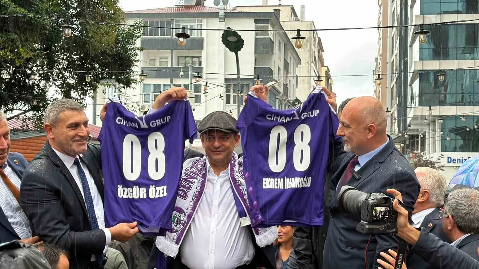 YENİ PARTİ GENEL BAŞKANI ÖZGÜR ÖZEL, ARTVİN ZİYARETİNİN İKİNCİ GÜNÜNDE KEMALPAŞA VE HOPA İLÇELERİNDE VATANDAŞLARLA BULUŞTU.