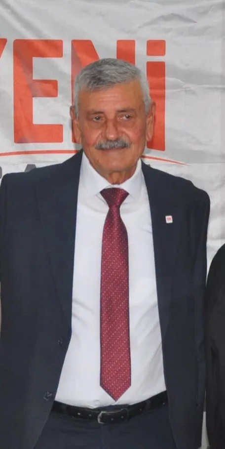 YENİ PARTİ SELENDİ İLÇE BAŞKANLIĞI KONGRESİ’NDE 207 OY ALAN KURUCU İLÇE BAŞKANI ZEKİ ÖZKAN (FOTOĞRAFTAKİ), YENİDEN BAŞKANLIĞA SEÇİLDİ. RAKİBİ TEVFİK UĞUR’UN 132 OY ALDIĞI KONGREDE 1 OY GEÇERSİZ SAYILIRKEN ÖZKAN, YENİ DÖNEMDE BİRLİK VE BERABERLİK İÇERİSİNDE ÇALIŞACAKLARINI SÖYLEDİ.