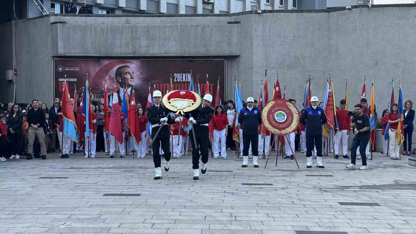 ZONGULDAK(İHA)-ZONGULDAK'TA 29 EKİM CUMHURİYET BAYRAMI TÖRENLE KUTLANDI.