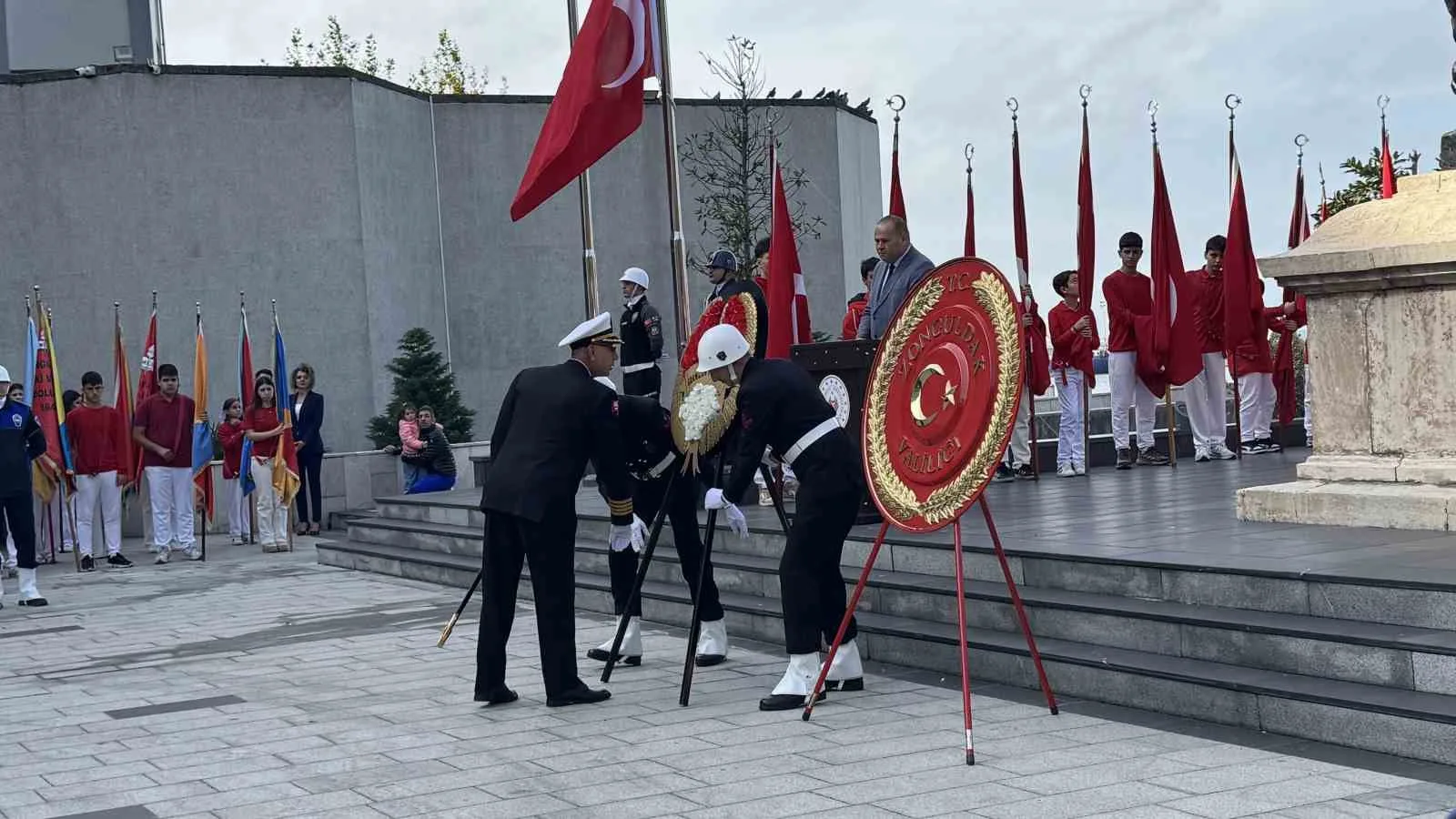 ZONGULDAK(İHA)-ZONGULDAK'TA 29 EKİM CUMHURİYET BAYRAMI TÖRENLE KUTLANDI.