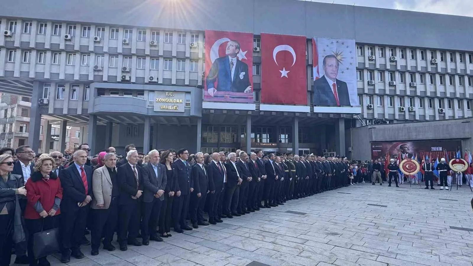 ZONGULDAK(İHA)-ZONGULDAK'TA 29 EKİM CUMHURİYET BAYRAMI TÖRENLE KUTLANDI.