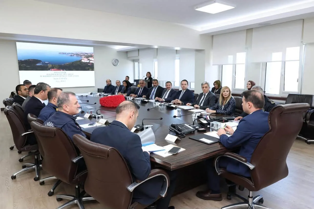 ZONGULDAK’TA VALİ YARDIMCISI HALİS HACIİSMAİLOĞLU BAŞKANLIĞINDA "BAĞIMLILIKLA MÜCADELE İL KOORDİNASYON KURULU TOPLANTISI" GERÇEKLEŞTİRİLDİ.