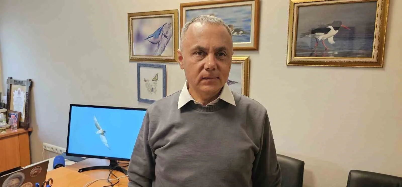 ZONGULDAK BÜLENT ECEVİT ÜNİVERSİTESİ (BEUN) FEN EDEBİYAT FAKÜLTESİ ÖĞRETİM ÜYESİ PROF. DR. MUSTAFA SÖZEN'İN 10 EKİM'DE GÖRÜNTÜLEDİĞİ TÜRLE BİRLİKTE KENTTE KAYIT ALTINA ALINAN KUŞ TÜRÜ SAYISI 320'YE ULAŞTI.