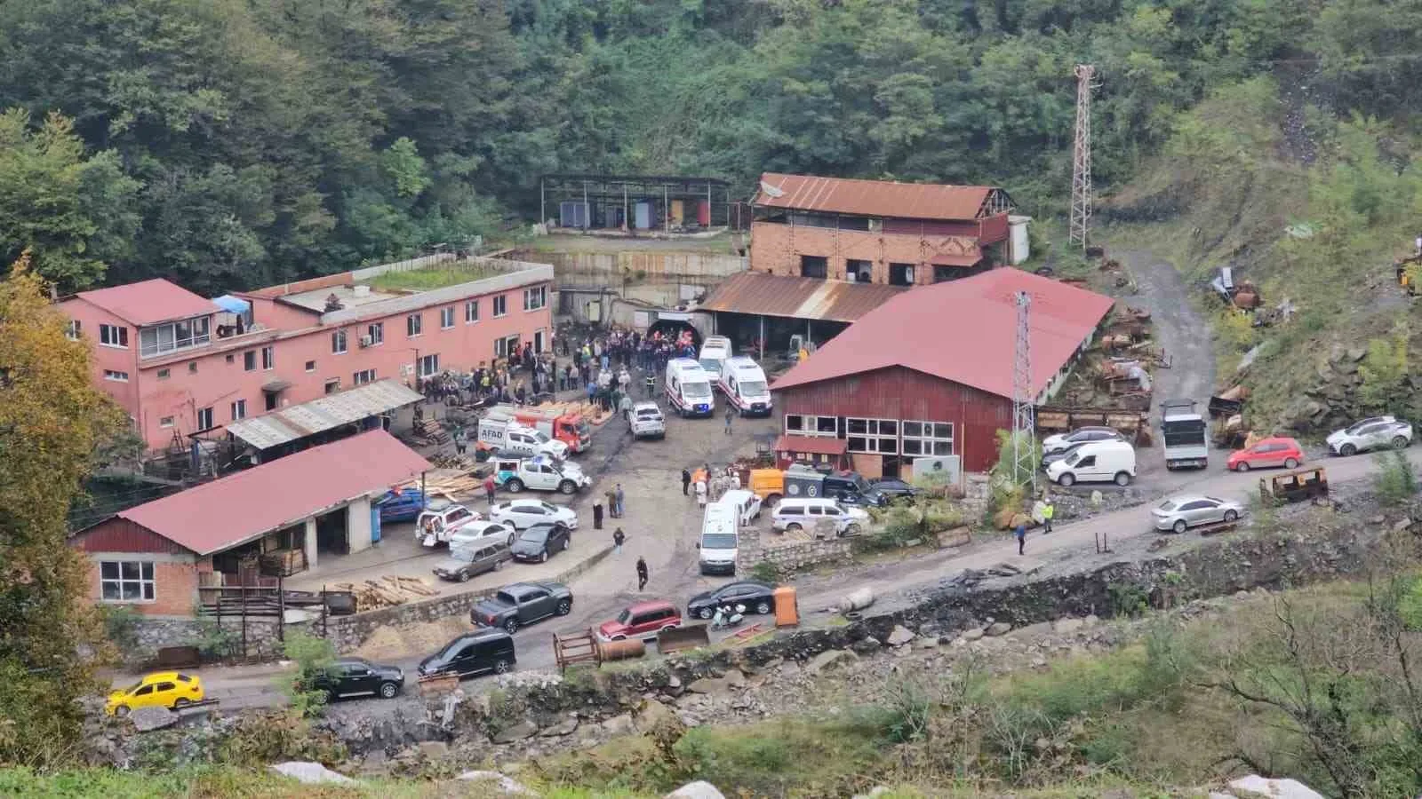 ZONGULDAK’IN KİLİMLİ İLÇESİNE BAĞLI GELİK BELDESİNDE ÖZEL BİR MADEN OCAĞINDA MEYDANA GELEN GRİZU PATLAMASINDA 2 İŞÇİ HAYATINI KAYBETTİ, 2’Sİ AĞIR 5 İŞÇİ YARALANDI.